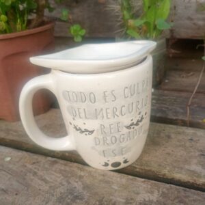 taza con frase más porta saquitos