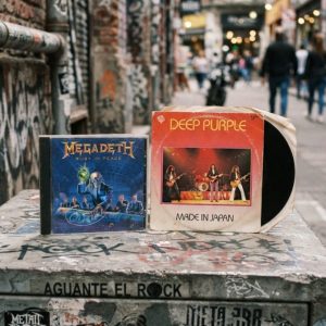 CDs y vinilos de música rock y metal