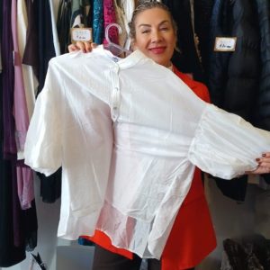 Camisa blanca con mangas princesa