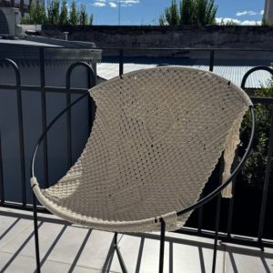Sillón jardín, estructura de hierro tejida con hilo de algodón relleno